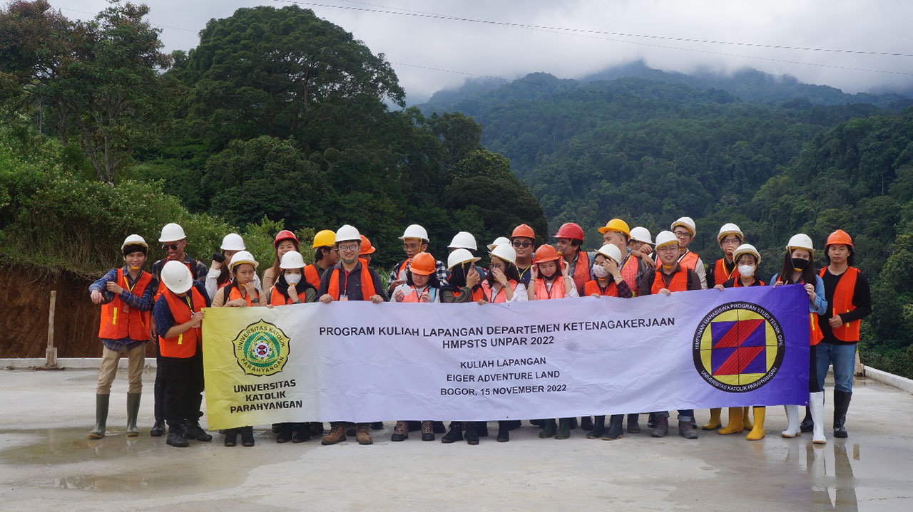 Kuliah-Lapangan-Sipil-UNPAR-di-Eiger-Adventure-Land-1