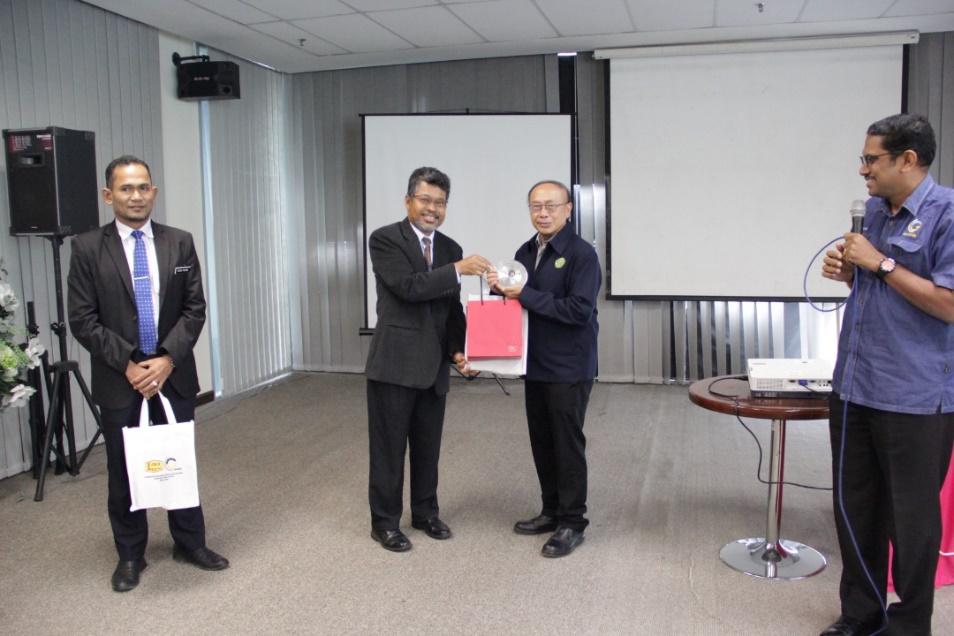 Prof. Paulus Pramono Rahardjo Diundang Dalam Rangka Knowledge Sharing Dengan Memberikan Kuliah Umum Pada Cawangan Kejuruteraan Geoteknik IPJKR Malaysia