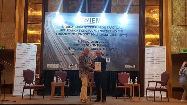Prof. Paulus Pramono Rahardjo has become the best predictor in International Symposium on Practical Applications of Ground Engineering for Embankments on Soft Soils, 2022 (GEESS 2022)